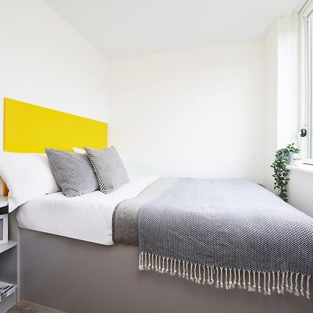 For Students Only Ensuite Bedrooms With Shared Kitchen At Cathedral Point In Γουίντσεστερ Εξωτερικό φωτογραφία