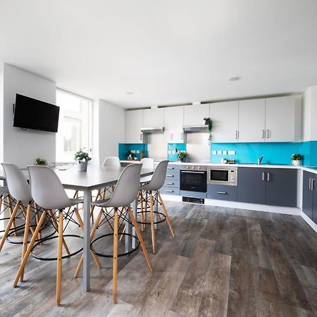 For Students Only Ensuite Bedrooms With Shared Kitchen At Cathedral Point In Γουίντσεστερ Εξωτερικό φωτογραφία